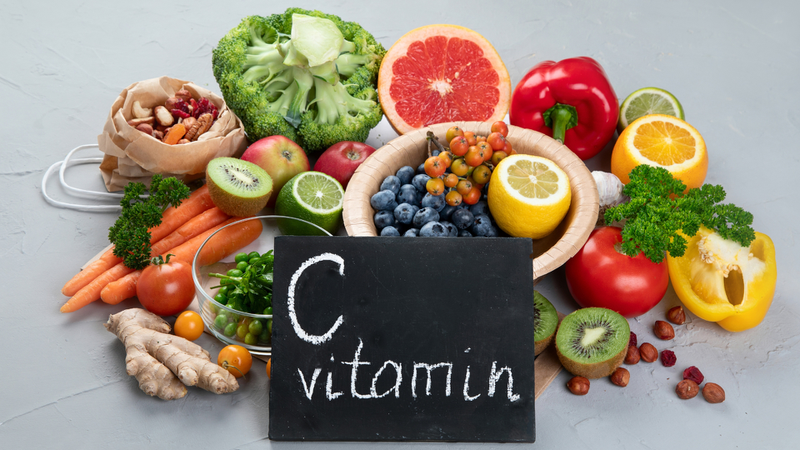 Vitamin C thúc đẩy quá trình tổng hợp collagen, giúp duy trì làn da khỏe mạnh